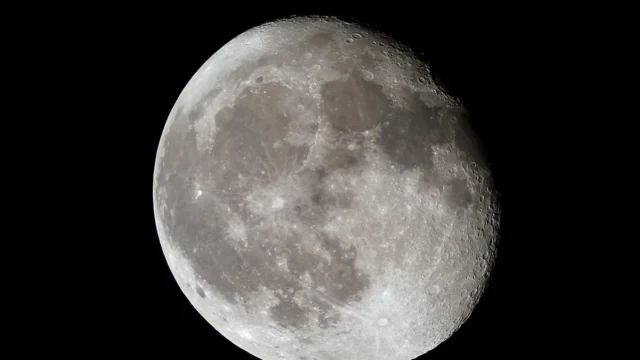 Buried volcanic rock on the Moon’s far side points to an ancient lunar magnetic dynamo