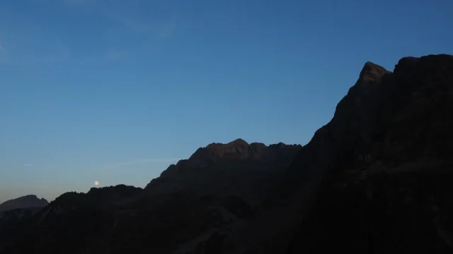 Moon passes five degrees north of Neptune on Oct. 23
