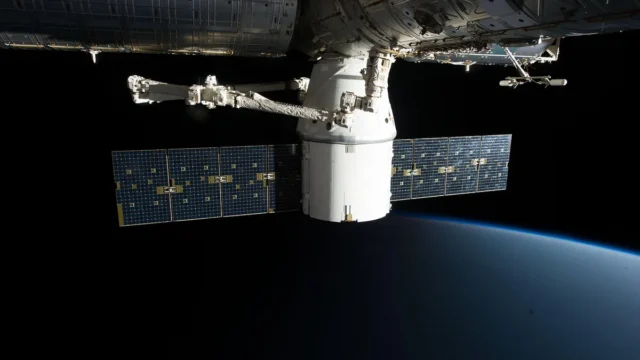 Observers spot SpaceX Falcon 9 plume over East Coast