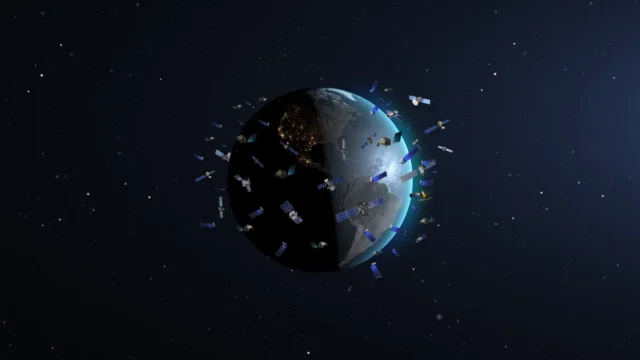 Satnews.com reported that on October 8, 2026, SpaceX reached a definitive agreement to acquire Grain Management’s nationwide 800 MHz low‑band spectrum portfolio for its Starlink Mobile service.