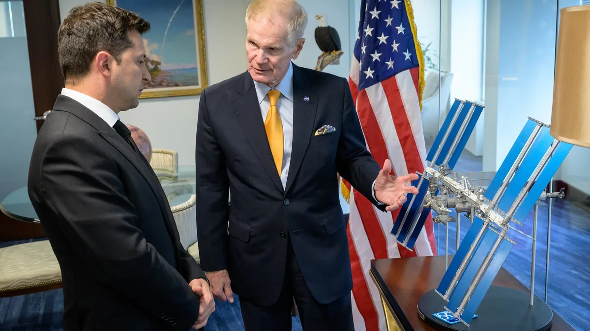 Volodymyr Zelenskyy and Bill Nelson discuss space cooperation next to a model of the ISS.